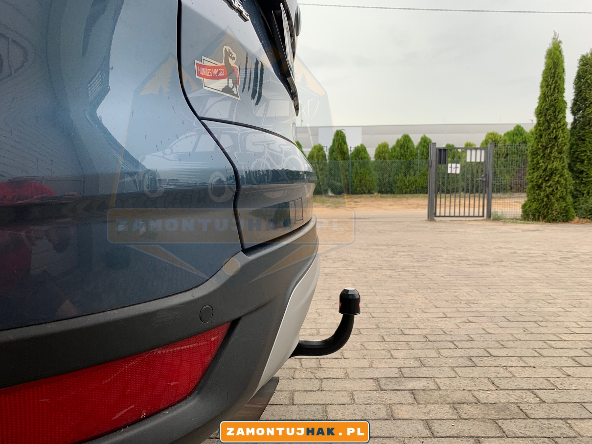 Zdjęcie kuli haka holowniczego zamontowanej na Fordzie Kuga